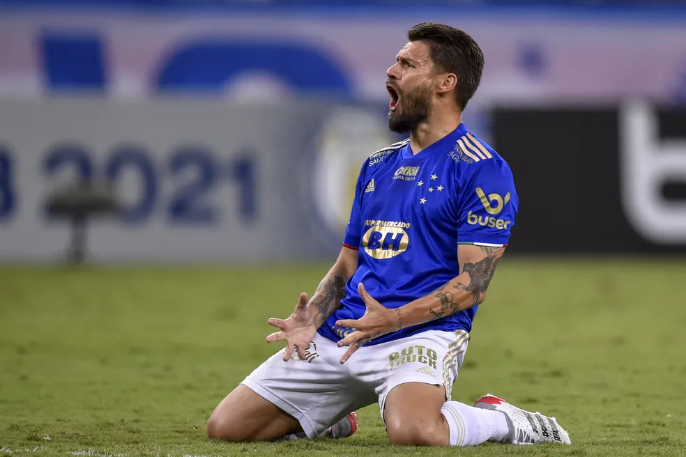 Cruzeiro tem melhor ataque do Brasileirão e encara defesa frágil do Corinthians