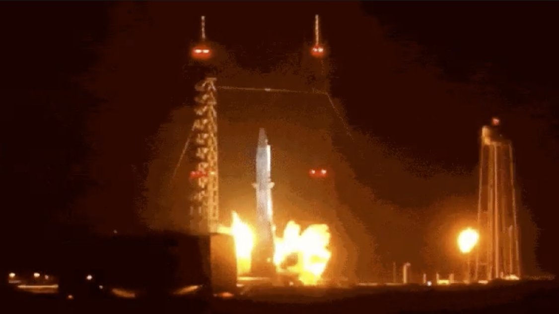 Explosão da nave New Glenn da Blue Origin durante teste na Flórida impacta missão Amazon Leo